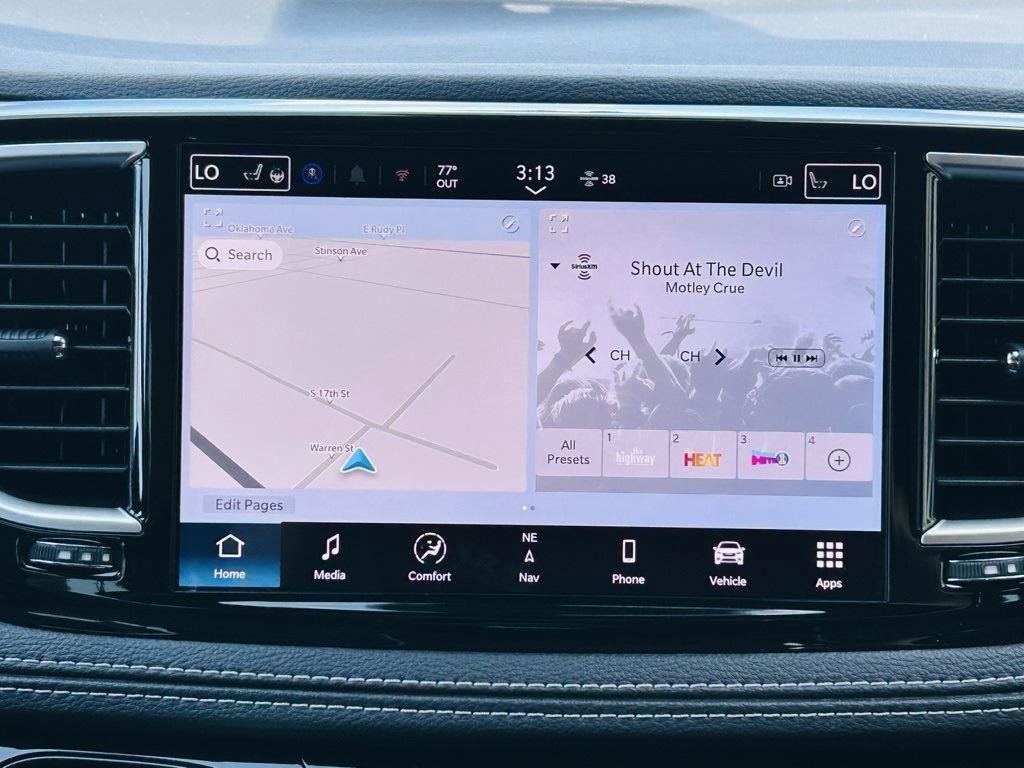 New 2026 Chrysler Pacifica Limited w/ Uconnect Theater Family Group image 29