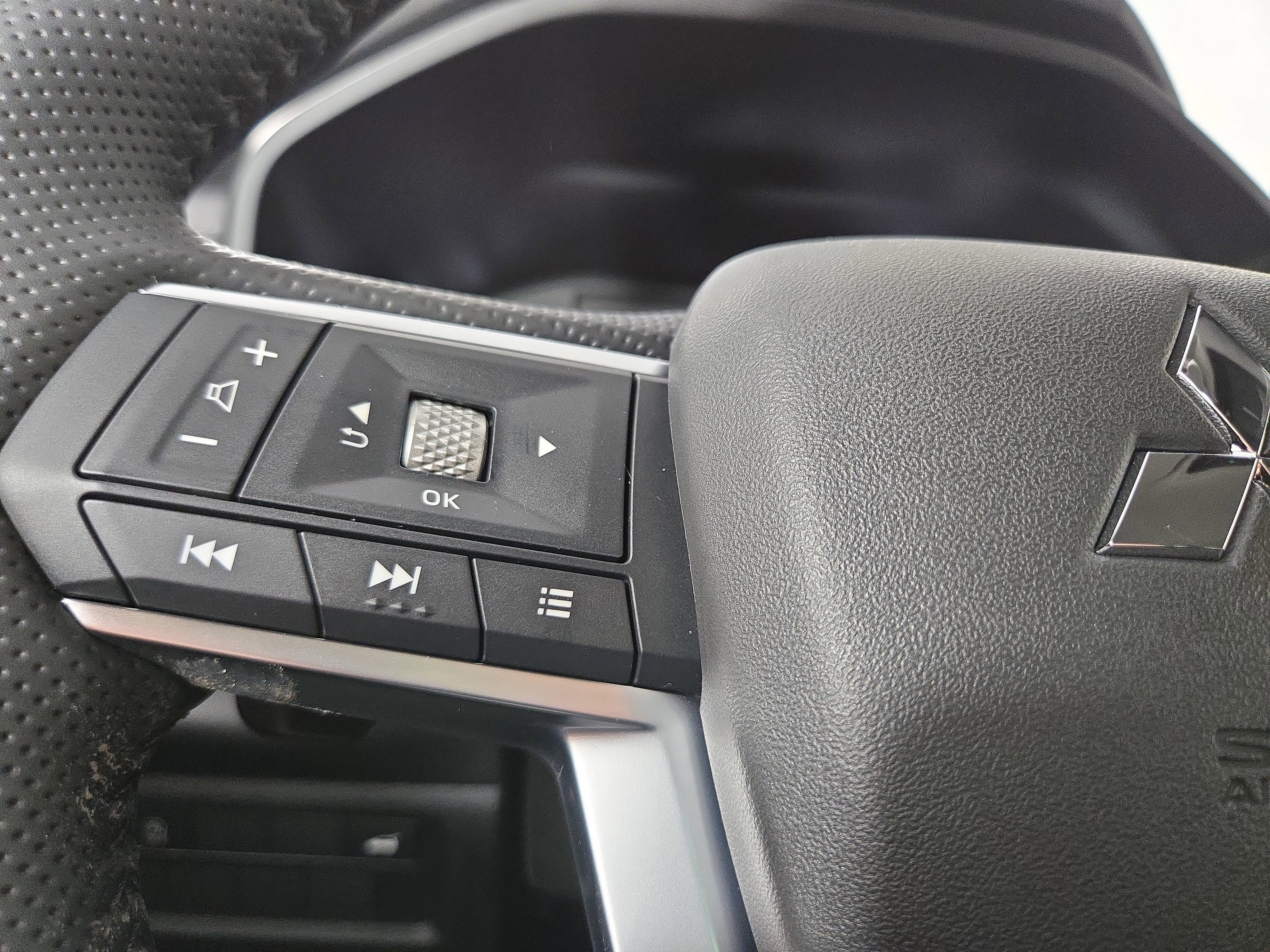 New 2026 Mitsubishi Outlander SE image 15