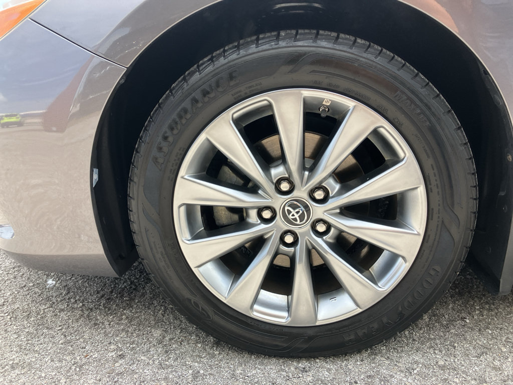 Used 2016 Toyota Camry XLE FWD image 29