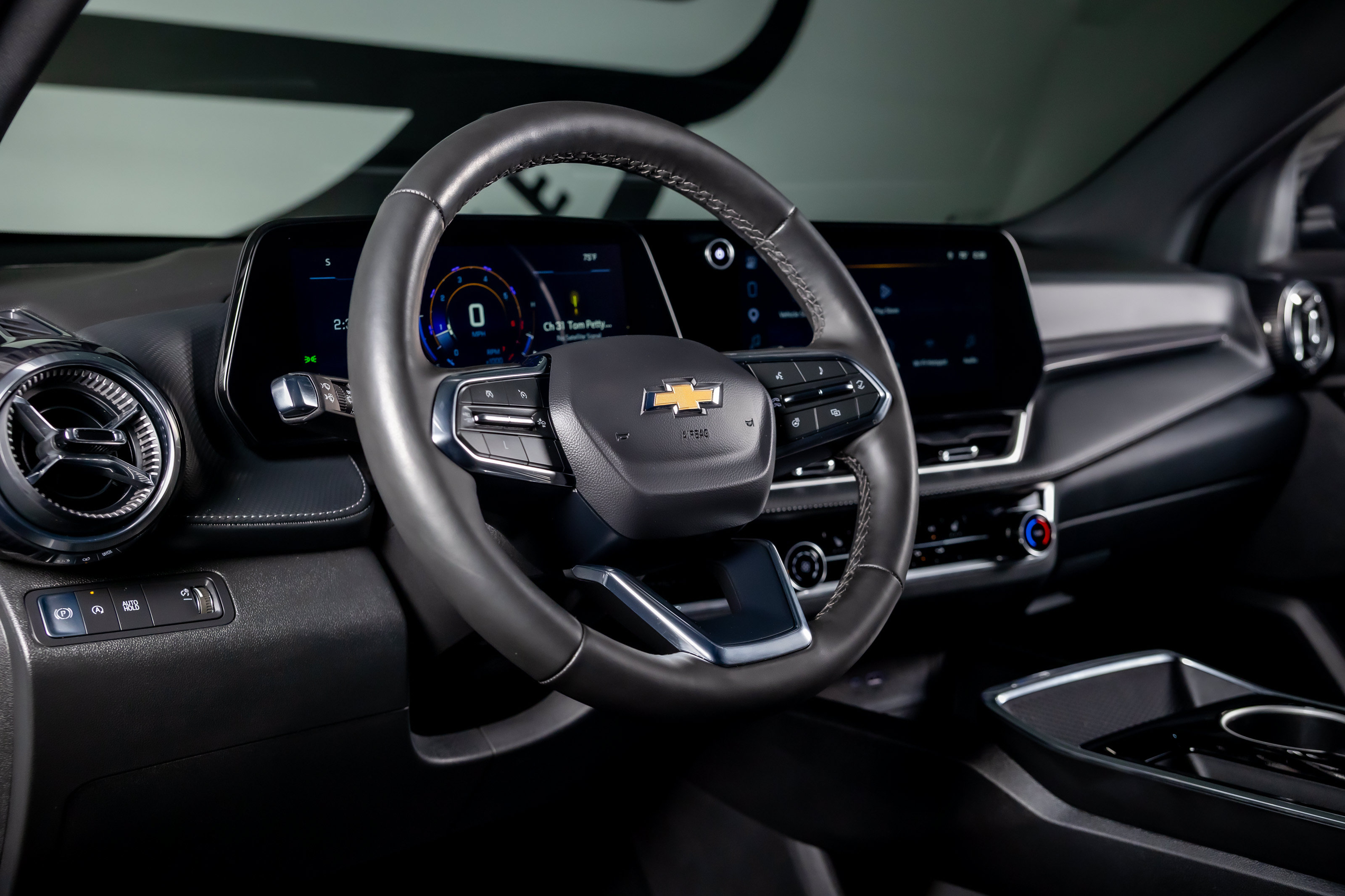 Used 2025 Chevrolet Equinox LT FWD image 29