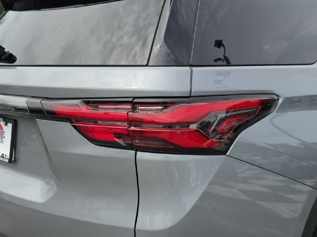 Certified 2023 Chevrolet Traverse RS FWD image 11