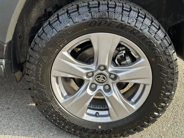 Certified 2025 Toyota RAV4 XLE AWD/4WD image 30
