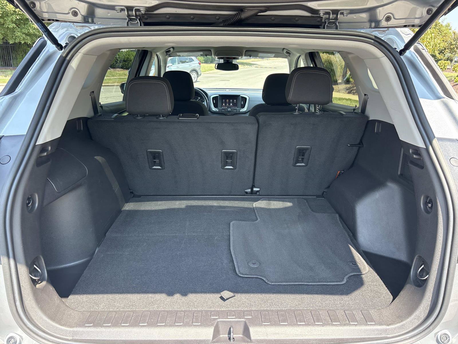 Used 2024 GMC Terrain SLE AWD/4WD image 32