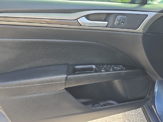 Used 2019 Ford Fusion SEL FWD image 17