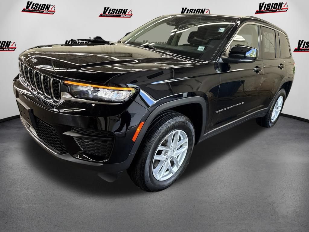 Used 2023 Jeep Grand Cherokee Laredo AWD/4WD image 1