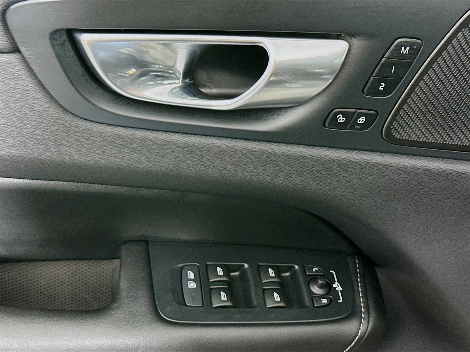 Used 2024 Volvo XC60 T8 Ultimate w/ Protection Package Premier image 18