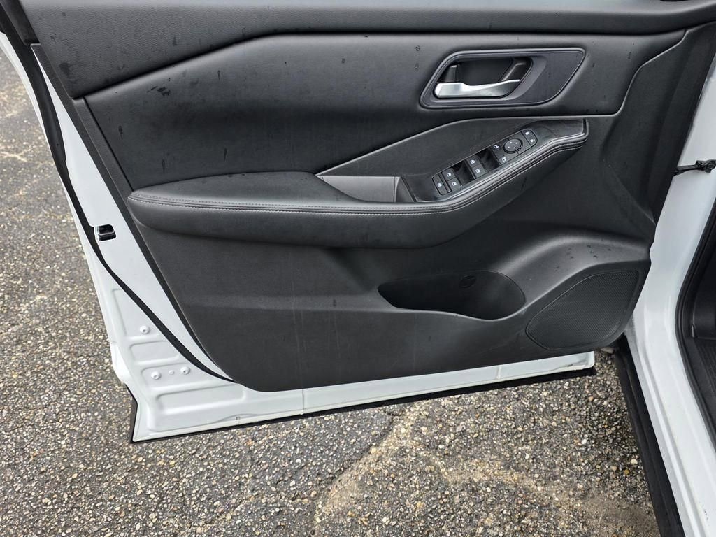 Used 2024 Nissan Rogue SV FWD image 29