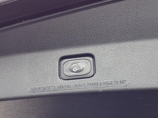 Used 2018 Ford Explorer XLT w/ Equipment Group 202A FWD image 23