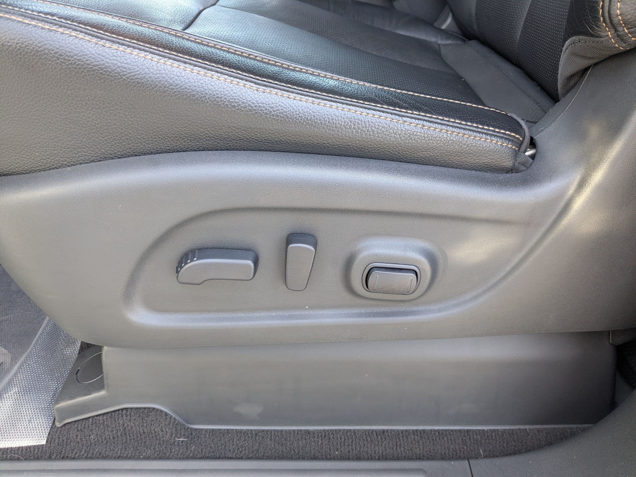 Used 2017 Nissan Titan SL AWD/4WD image 33