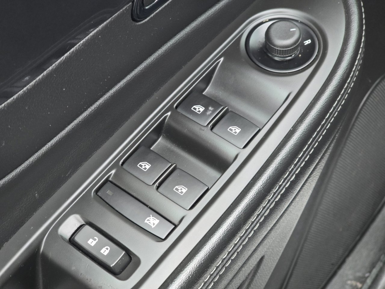 Used 2021 Buick Encore Preferred image 23