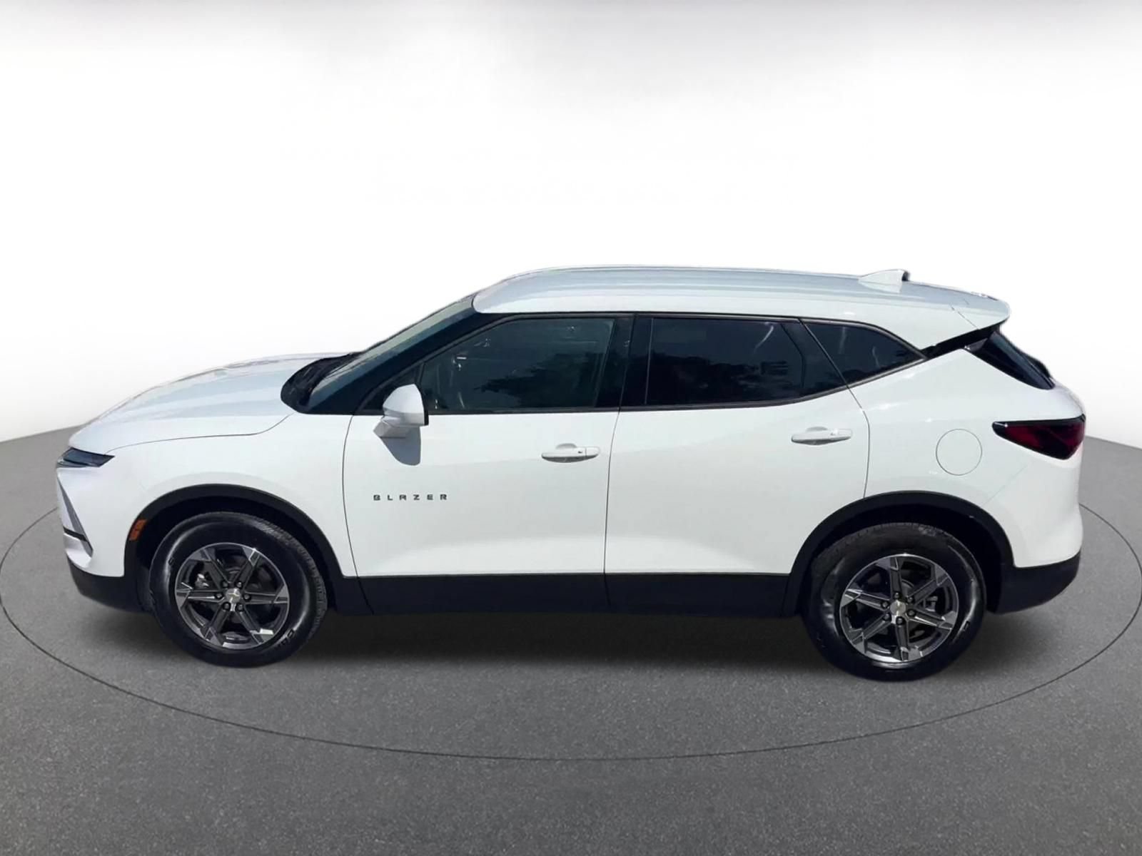 Used 2025 Chevrolet Blazer LT FWD image 9