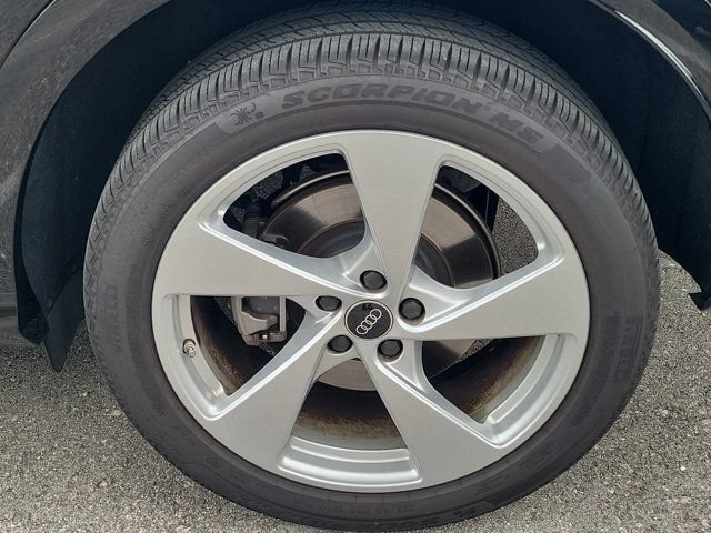 Certified 2025 Audi Q5 Premium Plus w/ Premium Plus AWD/4WD image 9