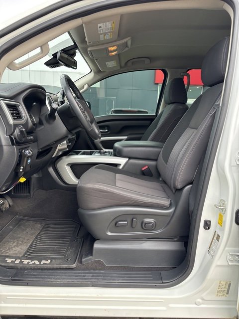 Used 2021 Nissan Titan SV w/ SV Convenience Package image 5