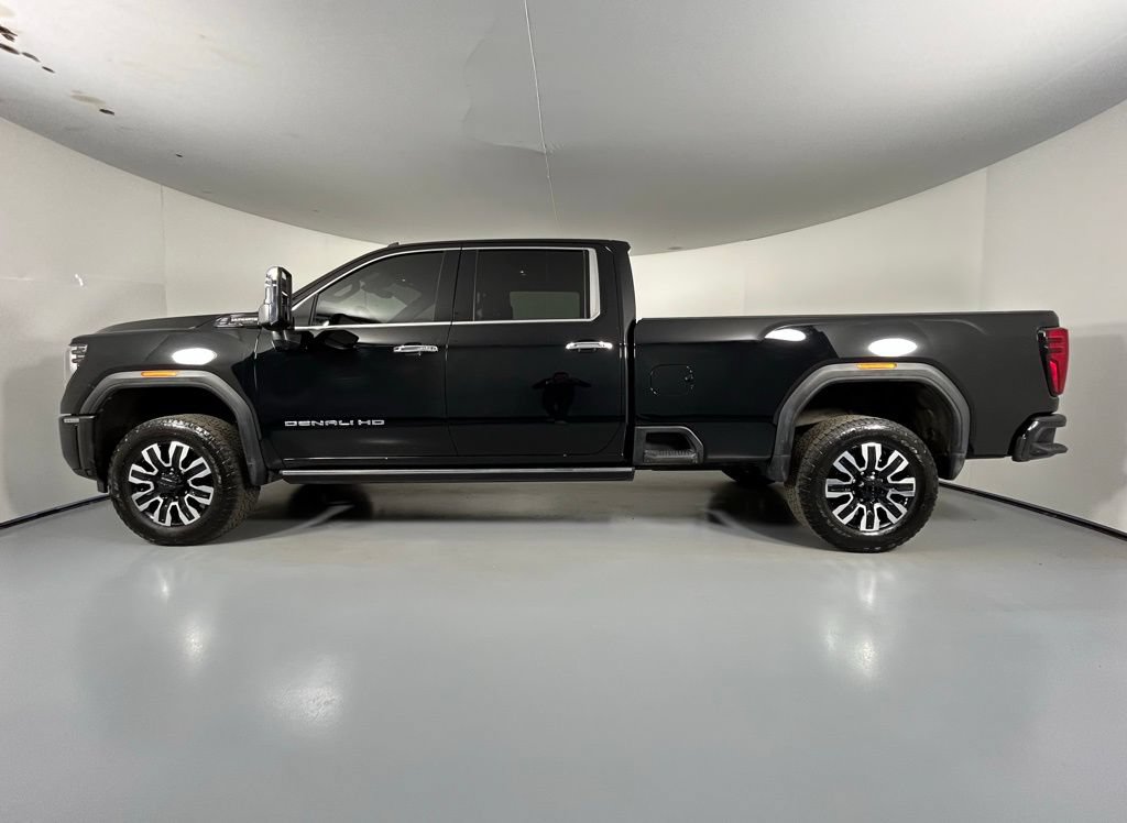 Used 2024 GMC Sierra 3500 Denali Ultimate AWD/4WD image 4