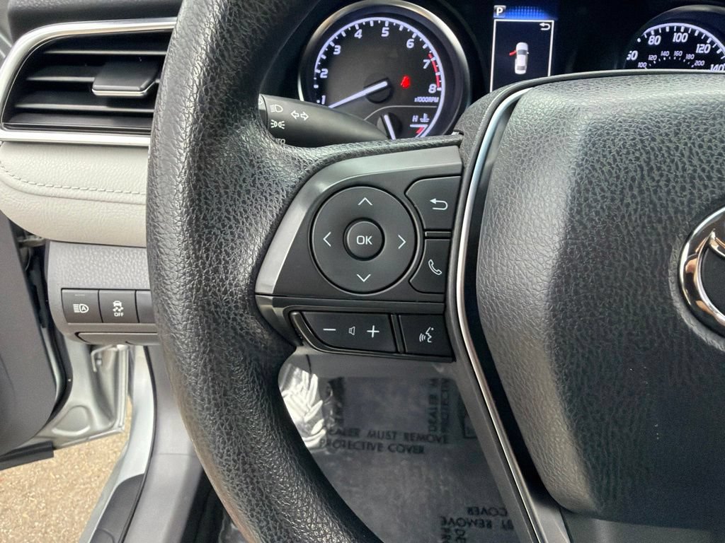 Used 2018 Toyota Camry LE FWD image 12