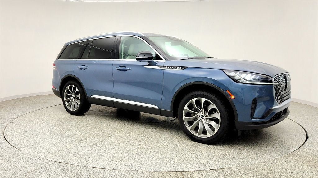 Used 2026 Lincoln Aviator Reserve AWD/4WD image 3