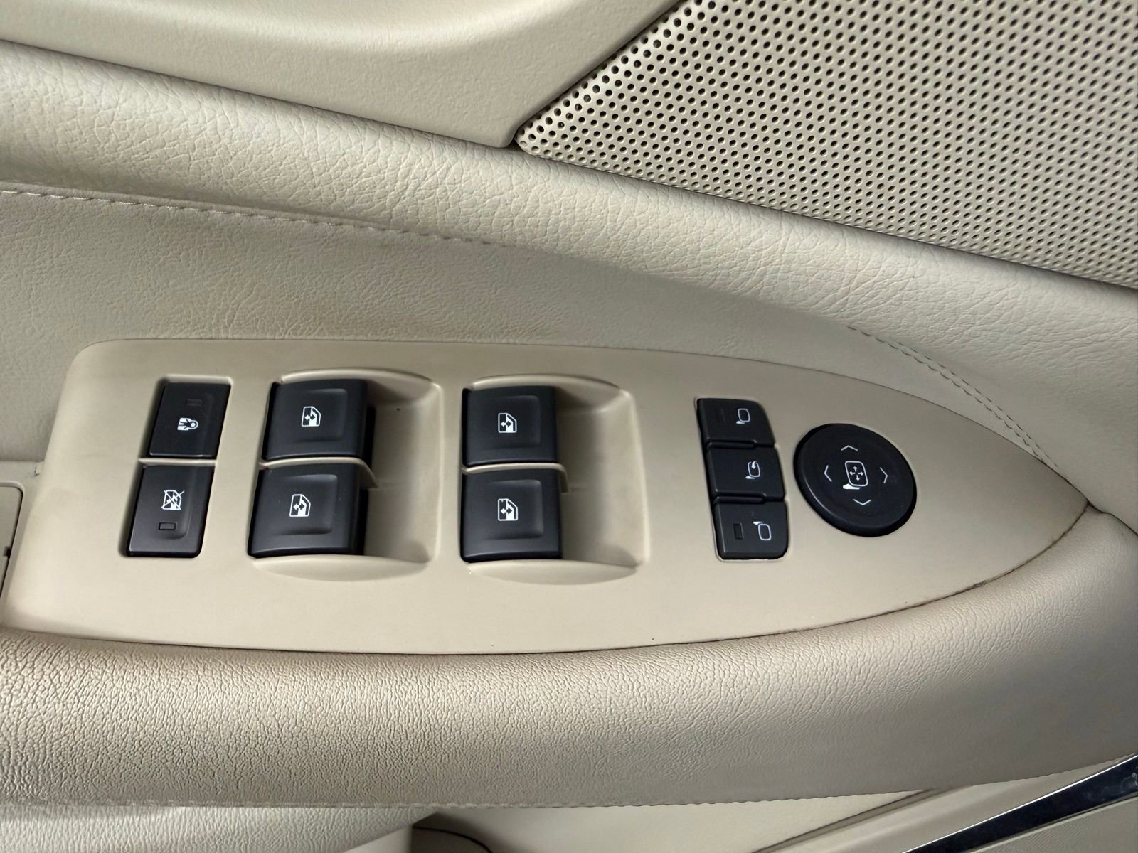 Used 2017 Cadillac Escalade Luxury image 12