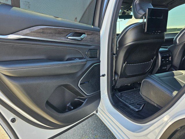 Certified 2023 Jeep Grand Cherokee Overland w/ Adv Protech Group III AWD/4WD image 26