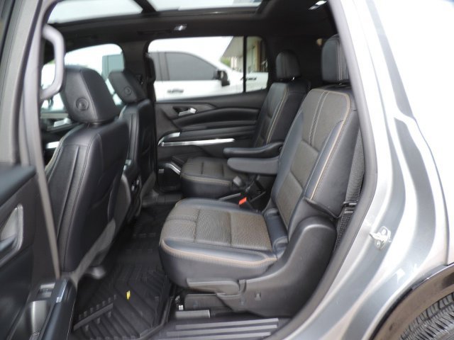 Used 2025 Chevrolet Traverse High Country FWD image 19