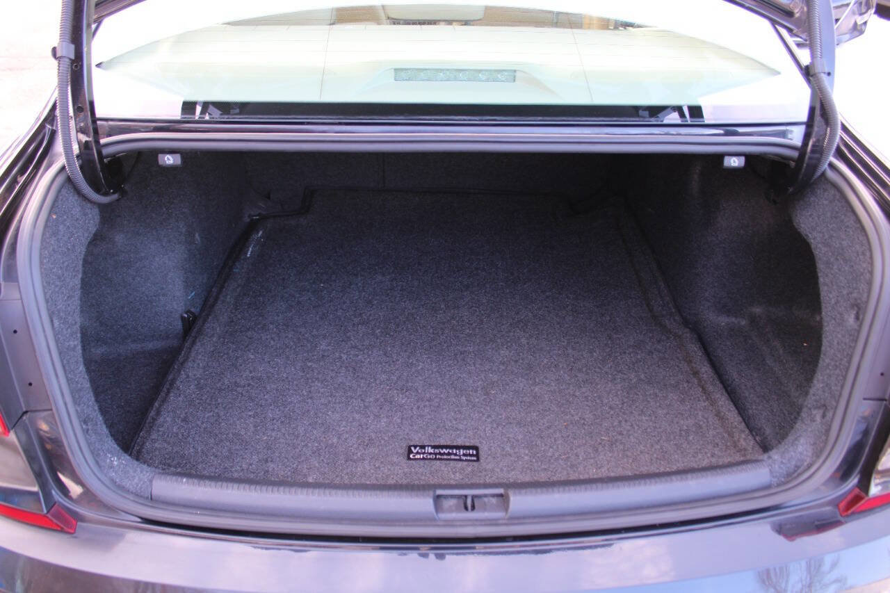 Used 2017 Volkswagen Passat 1.8T R-Line image 17