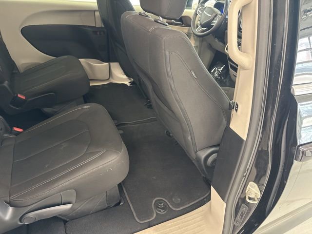 Used 2023 Chrysler Voyager LX image 28