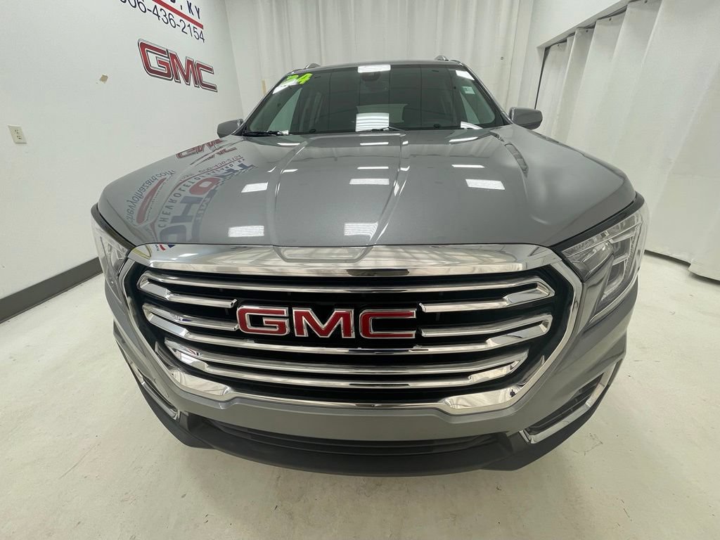 Used 2024 GMC Terrain SLT AWD/4WD image 2