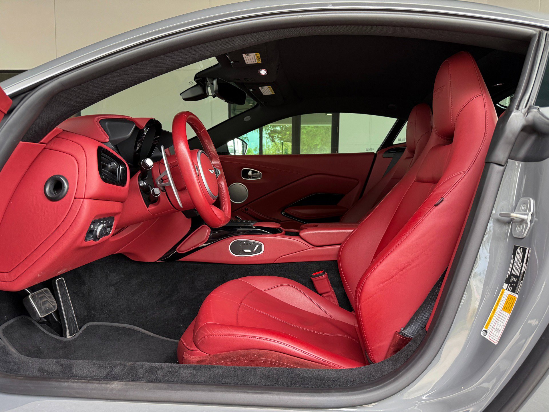 Used 2023 Aston Martin V8 Vantage Coupe image 22