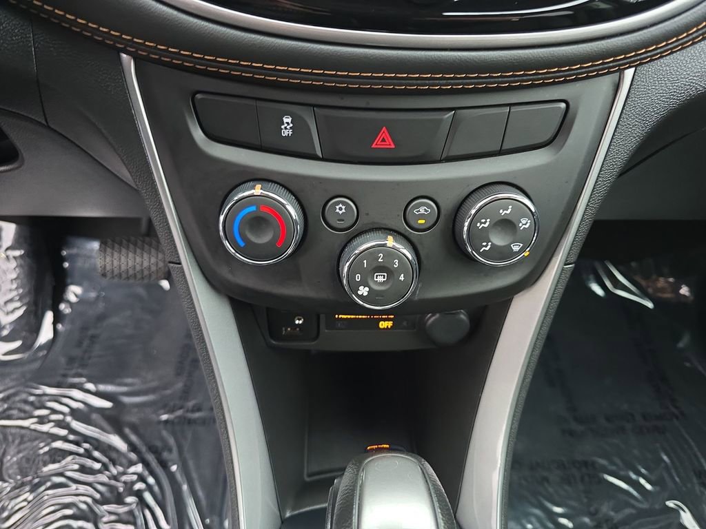 Certified 2022 Chevrolet Trax LT w/ LT Convenience Package image 16