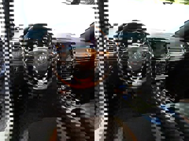 Used 2021 Jeep Grand Cherokee Laredo X image 5