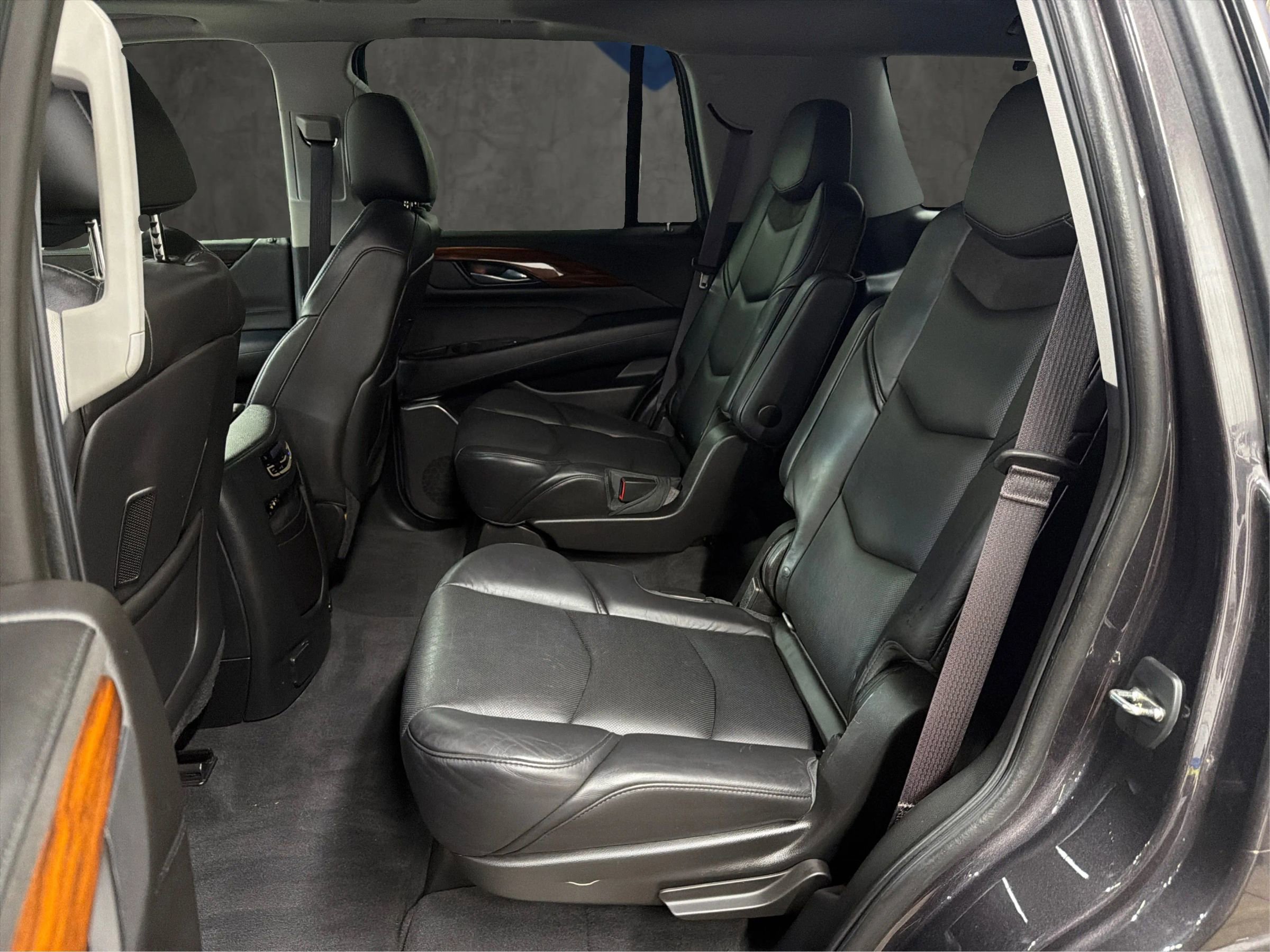 Used 2015 Cadillac Escalade Premium image 36