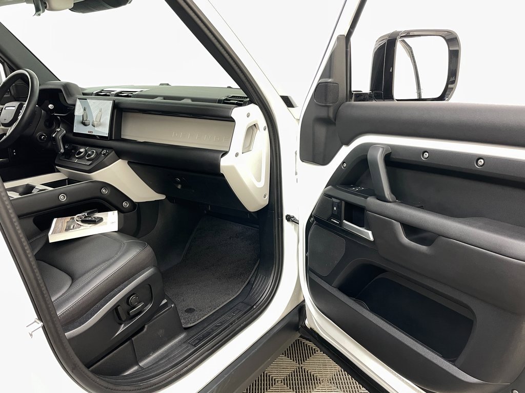 Used 2025 Land Rover Defender 110 S image 37