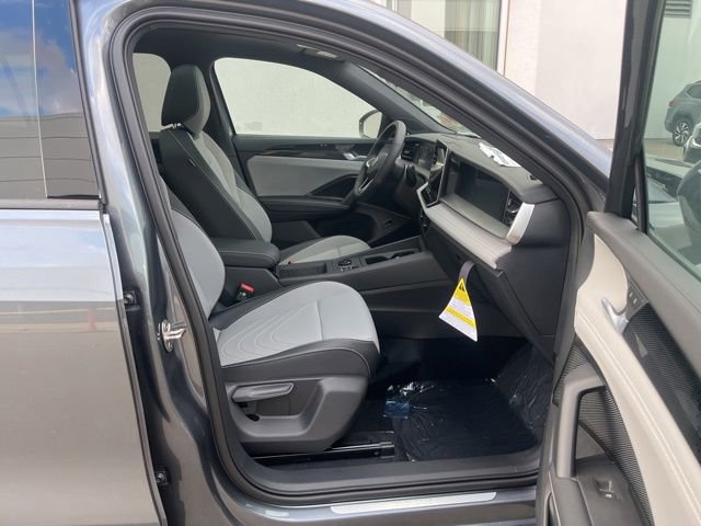 New 2026 Volkswagen Tiguan SE R-Line image 28