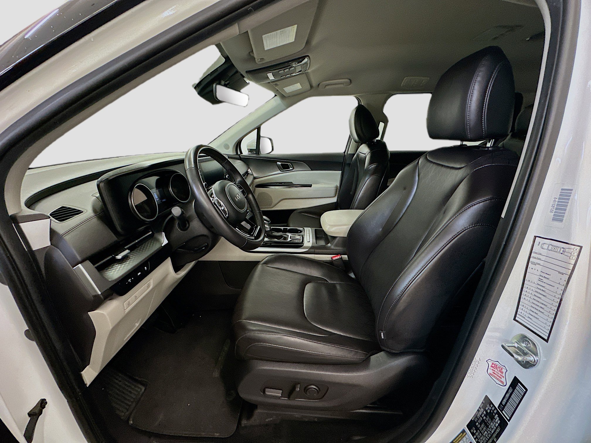 Used 2024 Kia Carnival LX image 13