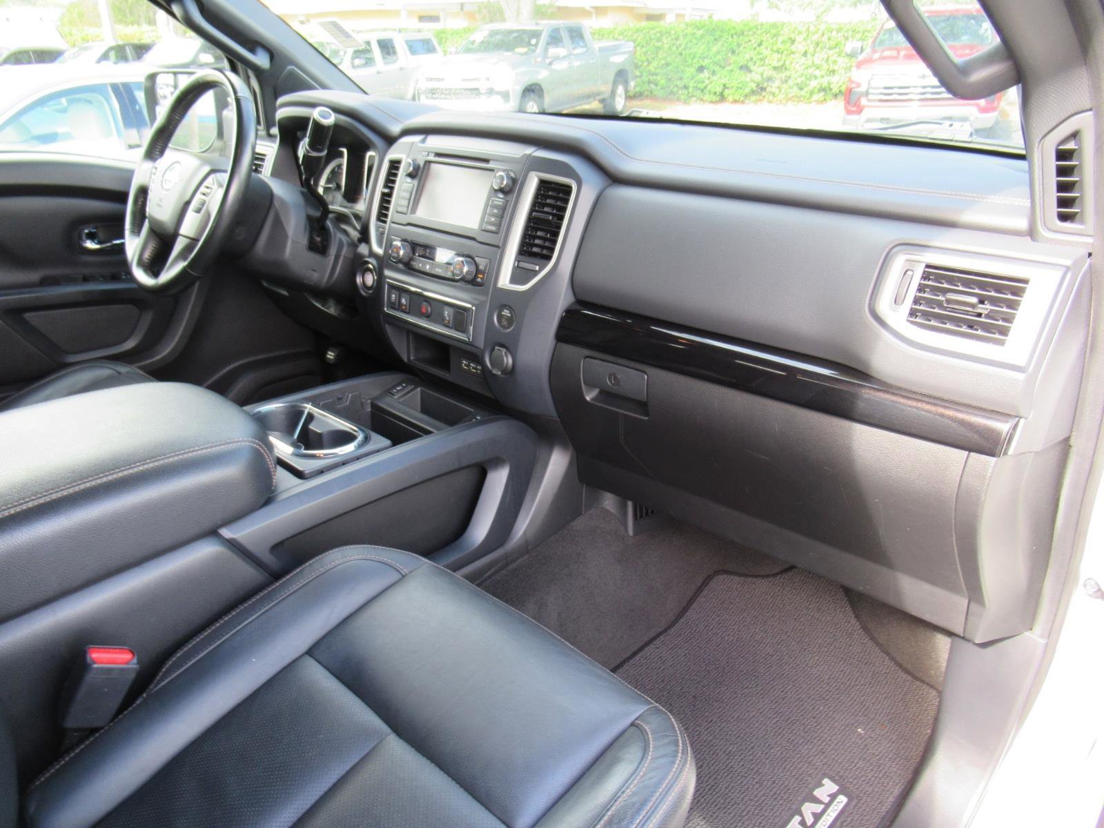 Used 2019 Nissan Titan SL w/ Midnight Edition RWD image 11