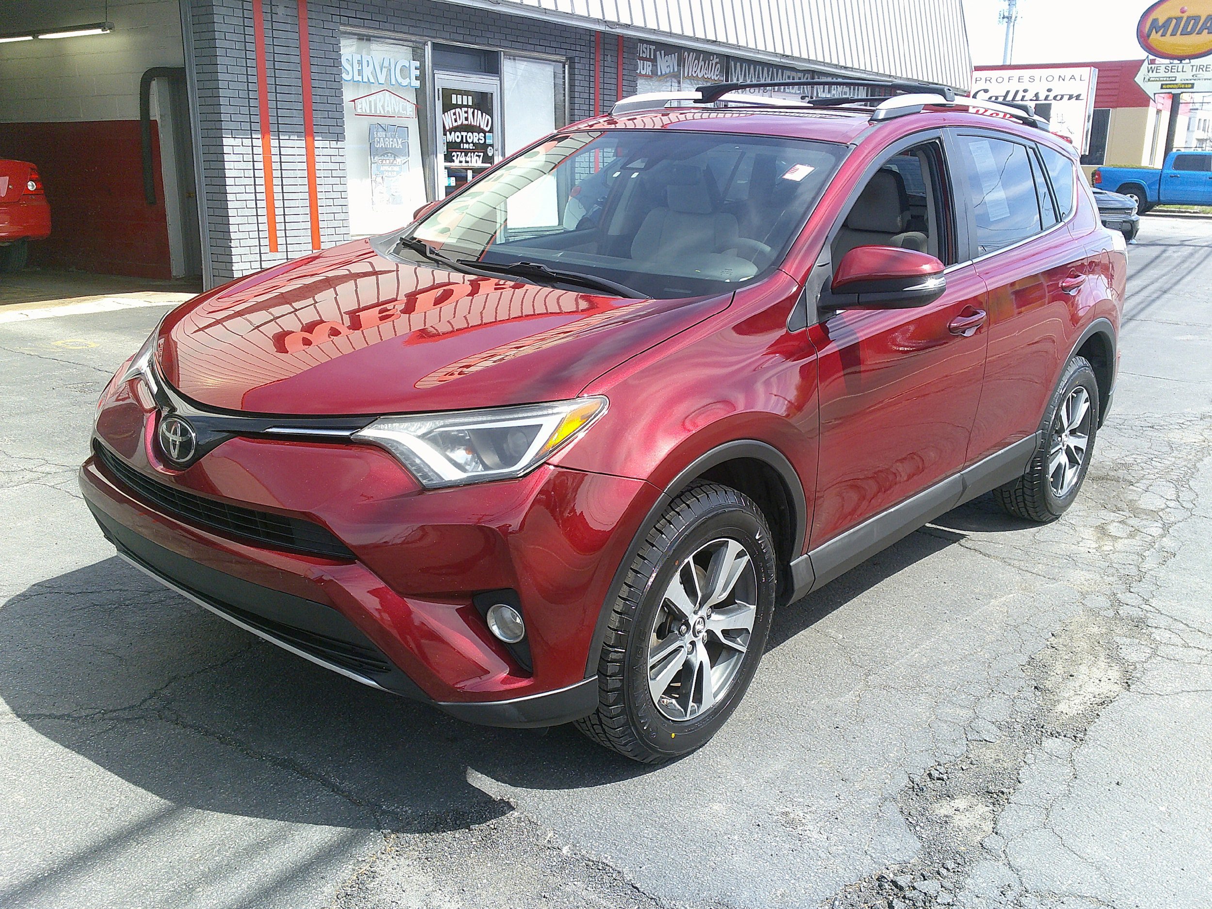 Used 2018 Toyota RAV4 XLE w/ Plus Extra Value Package AWD/4WD image 12