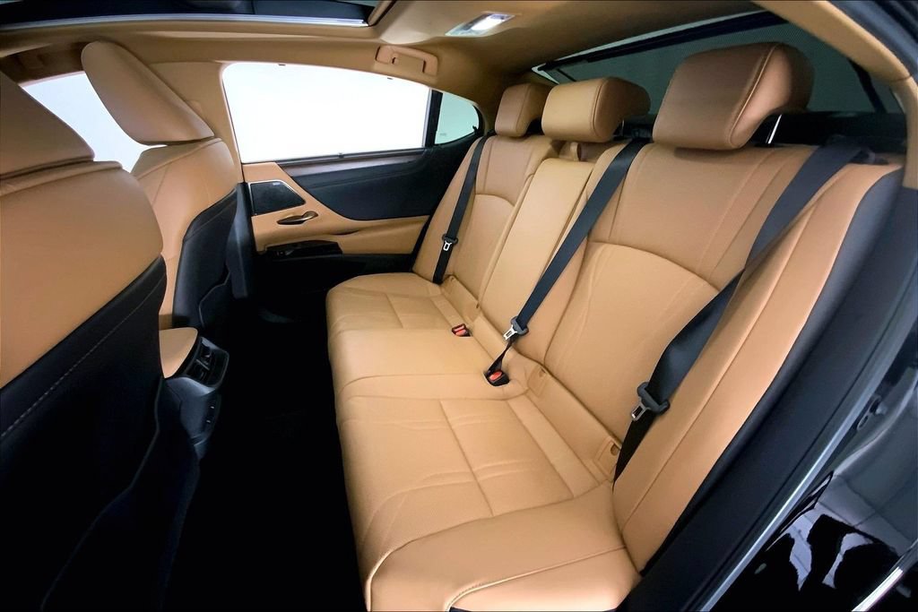 Used 2025 Lexus ES 350 Ultra Luxury w/ Accessory Package (Z2) FWD image 14