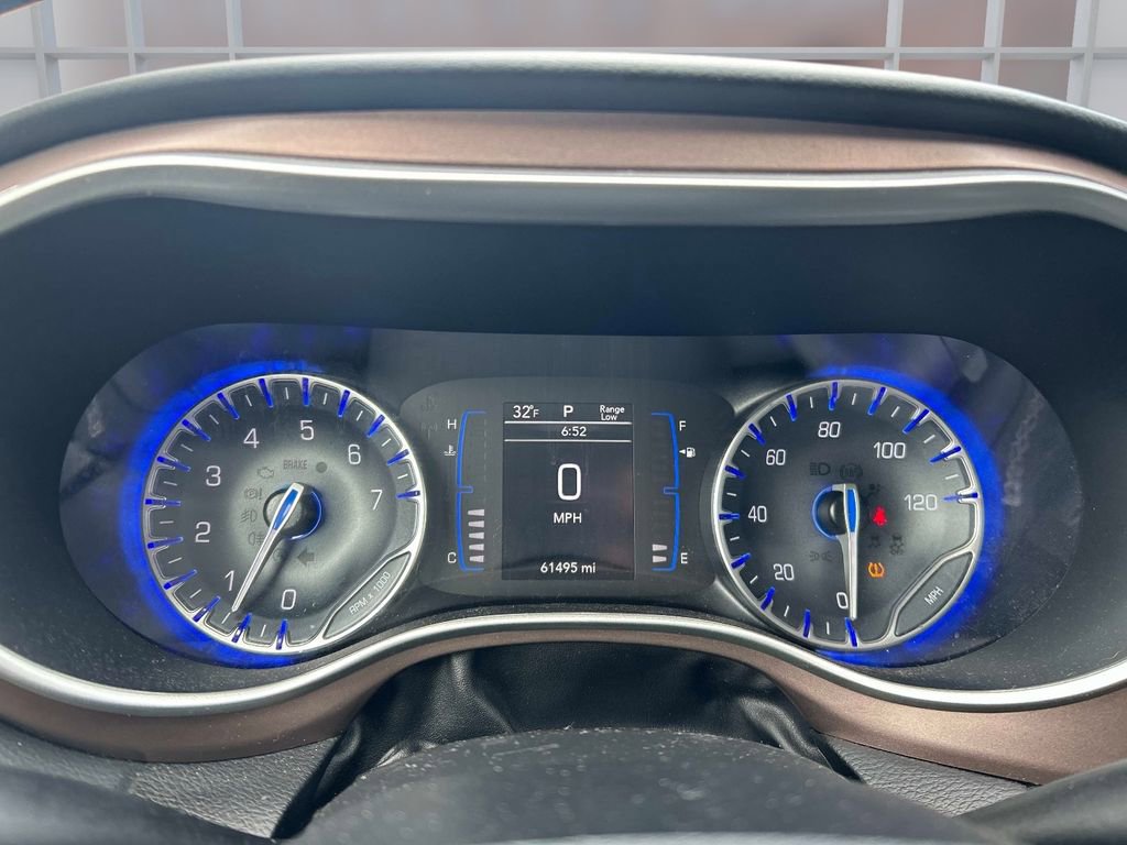 Used 2023 Chrysler Voyager LX image 27