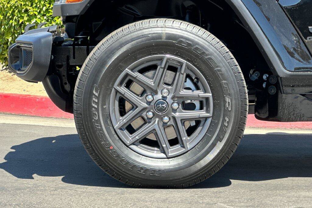 New 2026 Jeep Gladiator Sport AWD/4WD image 23