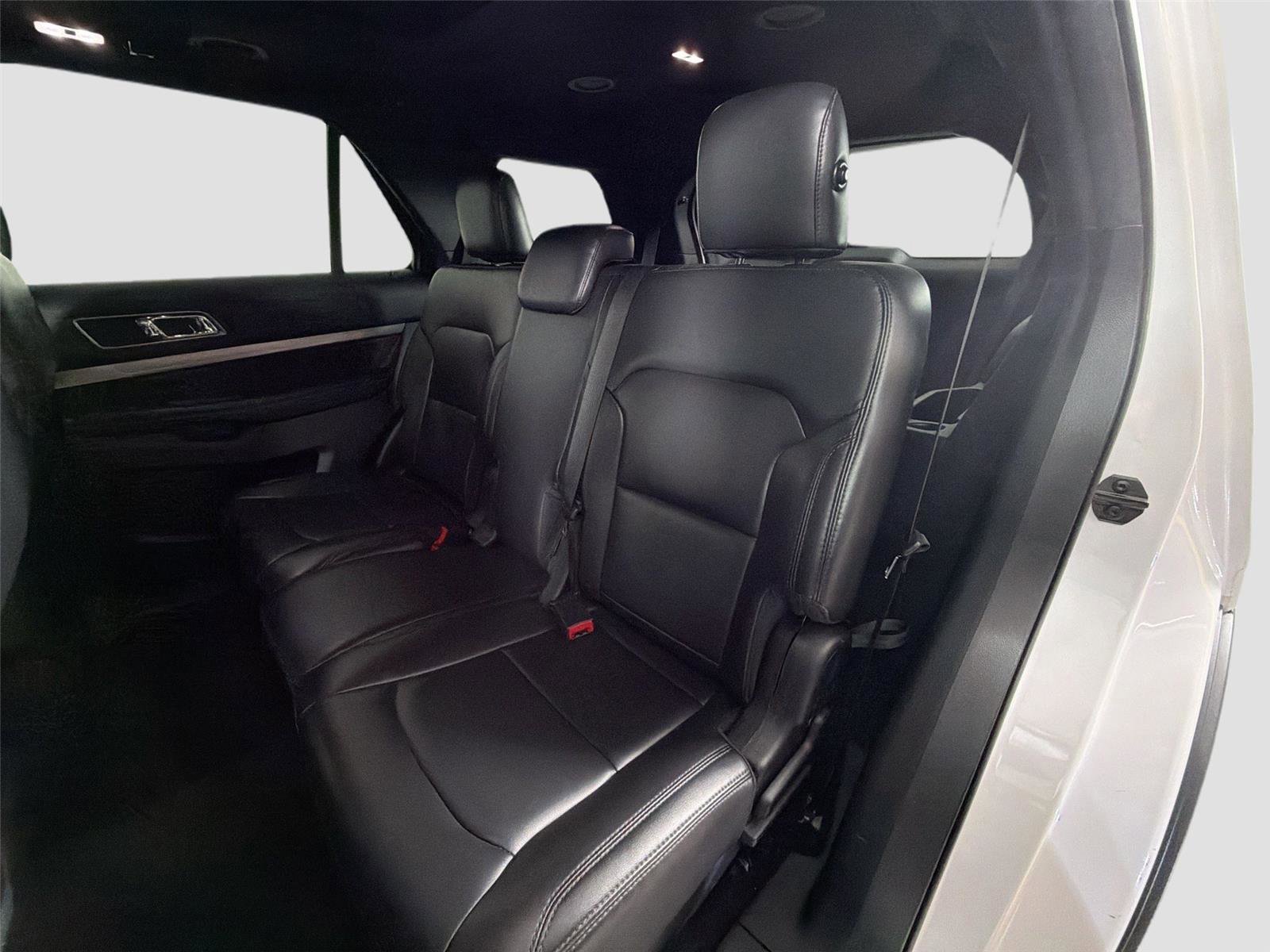 Used 2019 Ford Explorer XLT w/ Equipment Group 202A AWD/4WD image 21