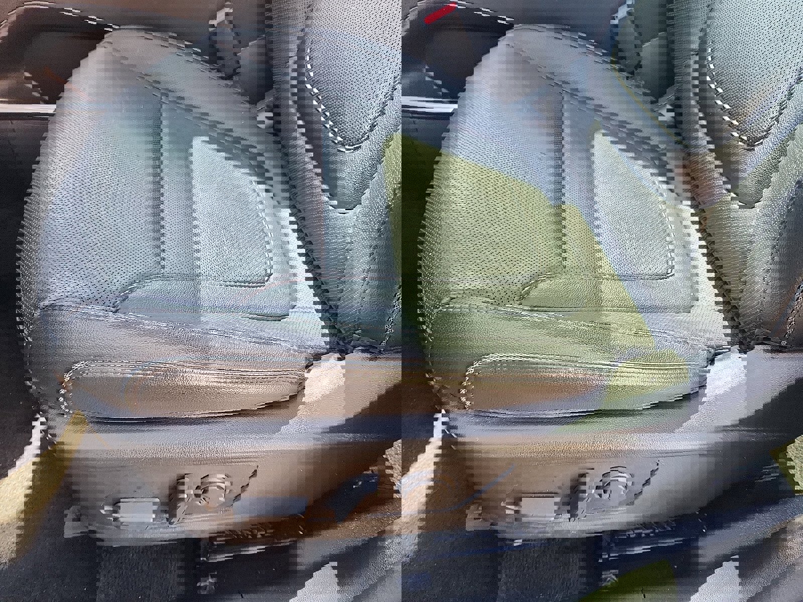 Used 2022 Hyundai Tucson Limited w/ Winter Package image 24