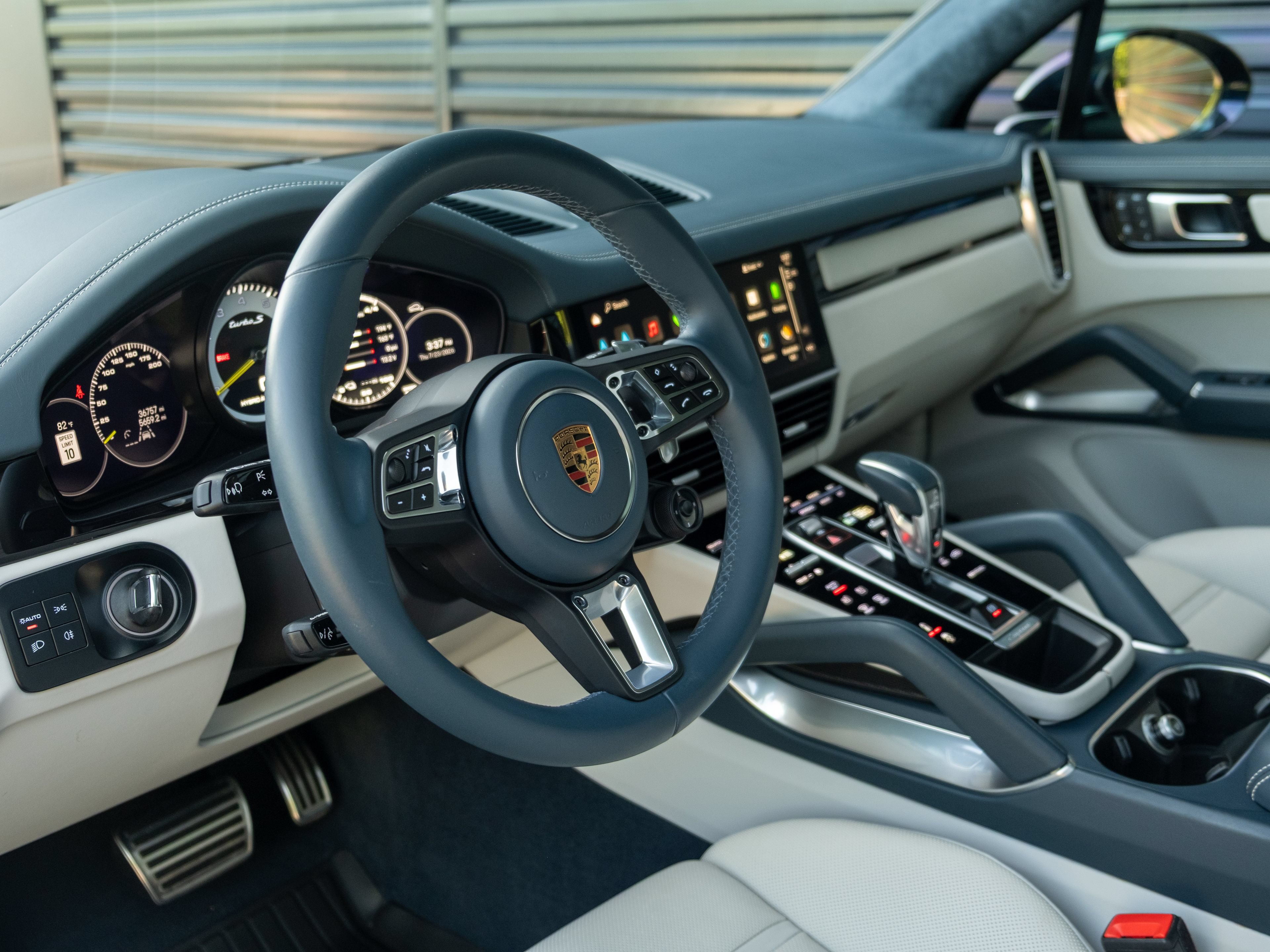 Certified 2023 Porsche Cayenne Turbo S AWD/4WD image 4