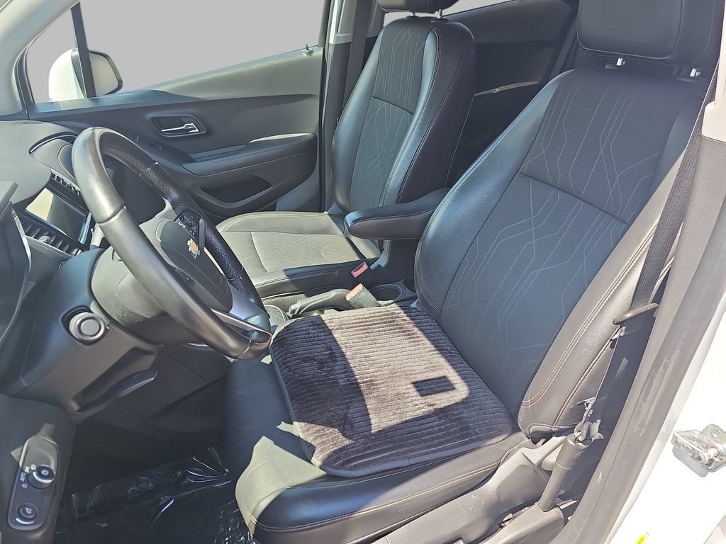 Certified 2019 Chevrolet Trax LT w/ LT Convenience Package FWD image 18