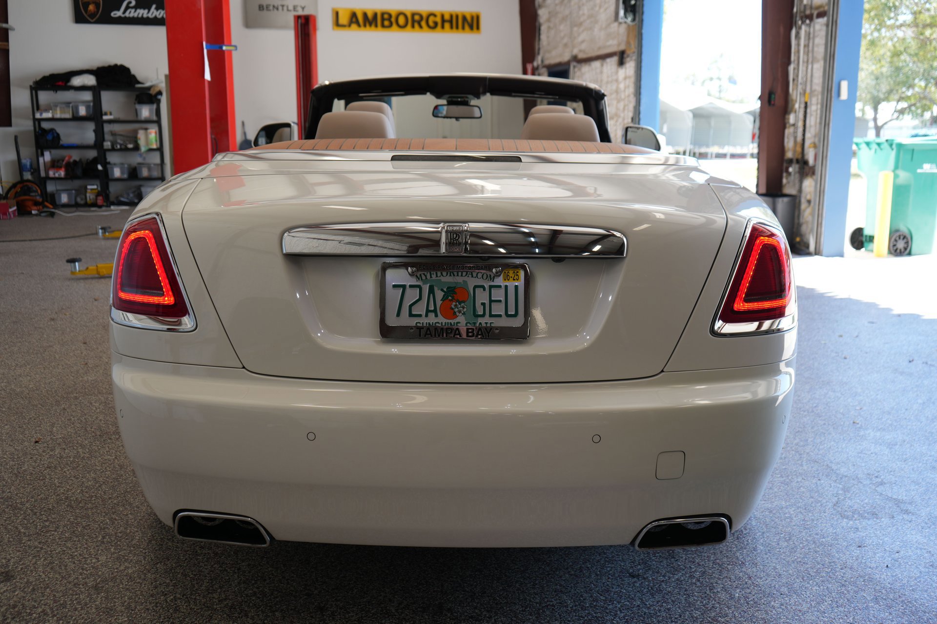 Used 2017 Rolls-Royce Dawn image 37