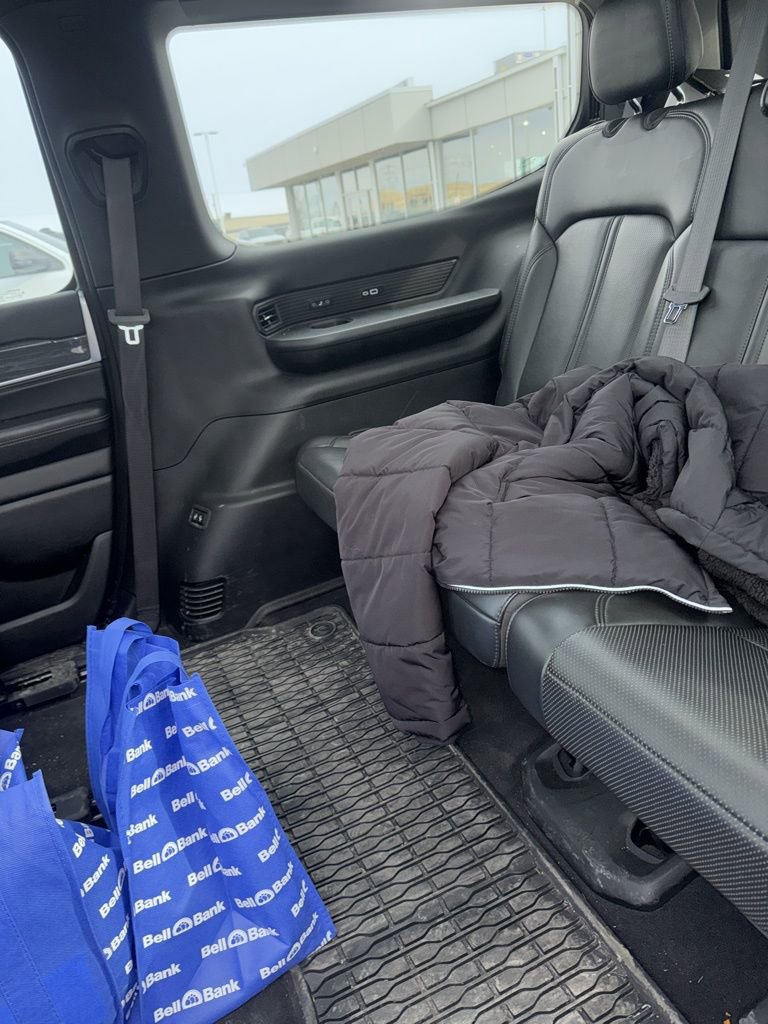 Used 2022 Jeep Wagoneer Series III w/ Premium Group I image 10