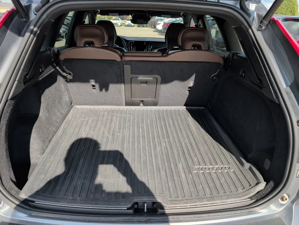 Used 2021 Volvo XC60 T5 Momentum image 26