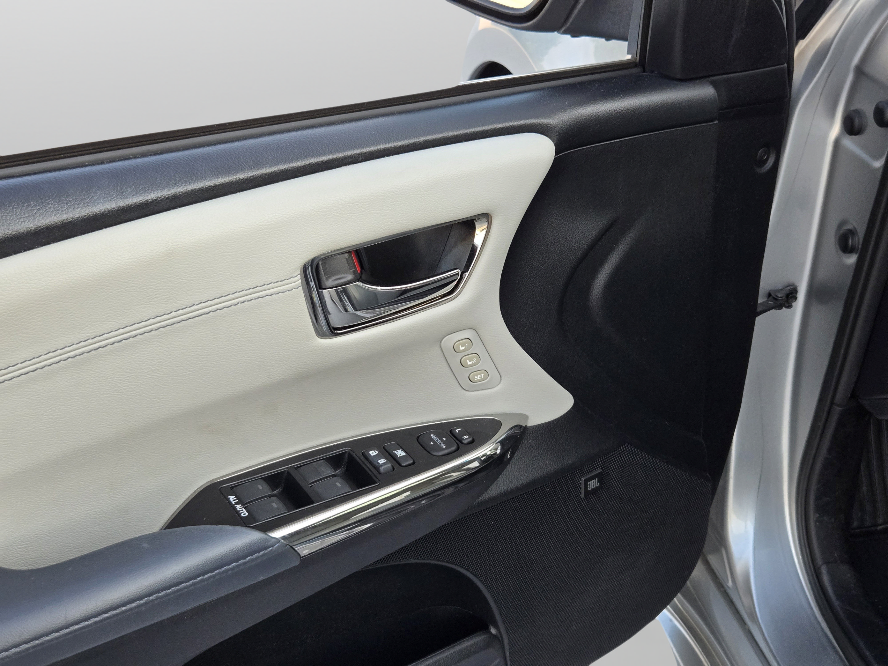 Used 2015 Toyota Avalon Limited FWD image 10