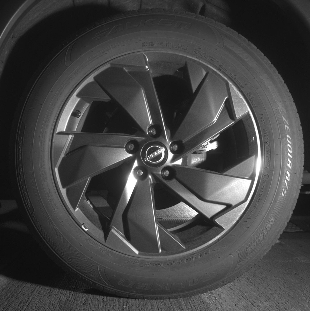 Used 2025 Nissan Rogue SV image 14