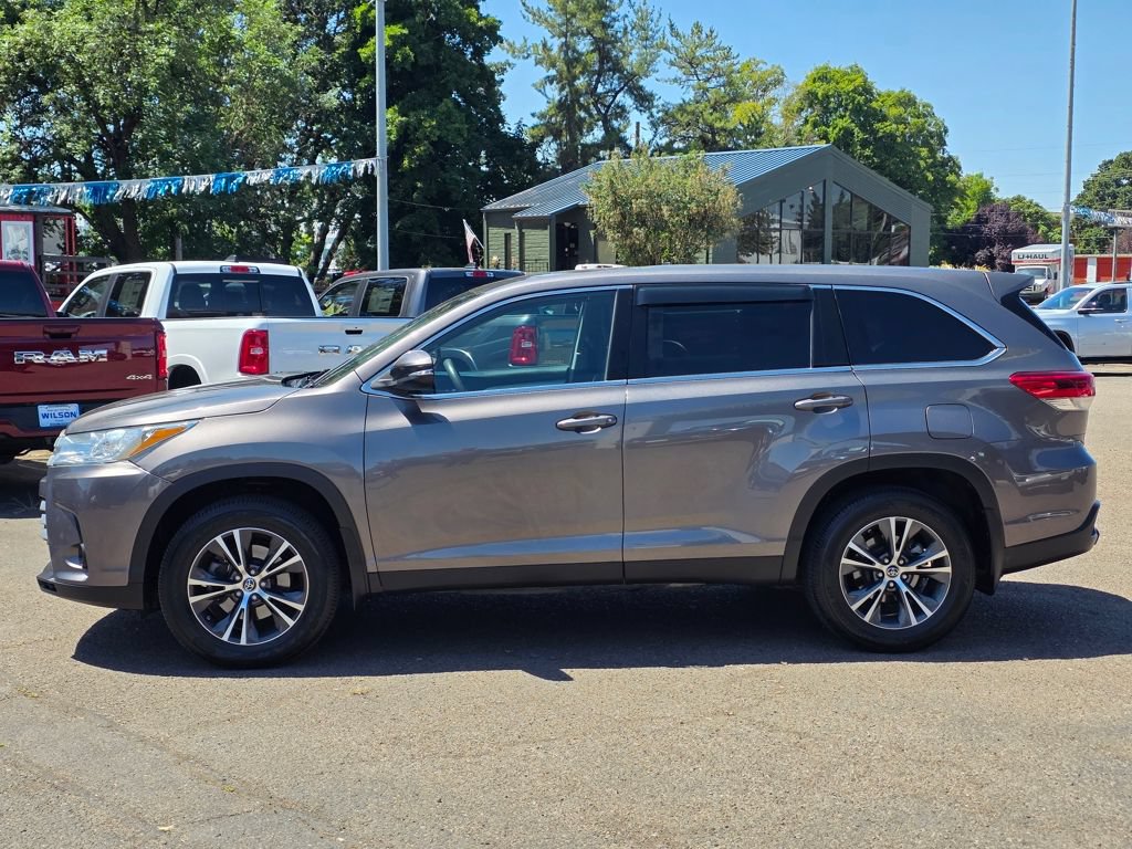 Used 2019 Toyota Highlander LE AWD/4WD image 5