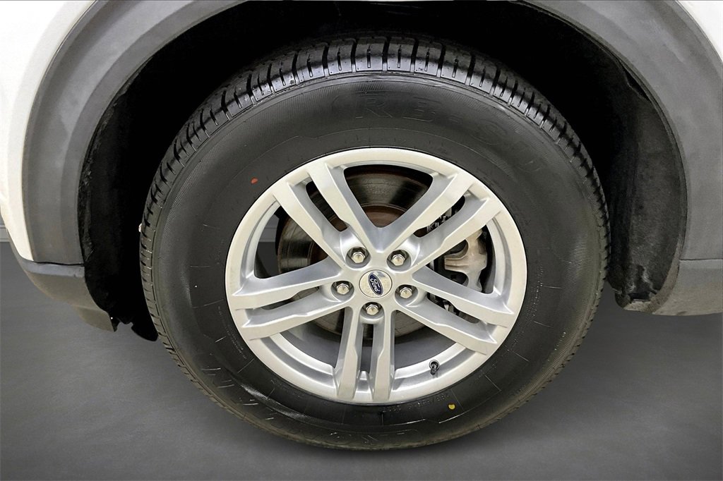 Used 2023 Ford Explorer XLT w/ Equipment Group 202A image 33