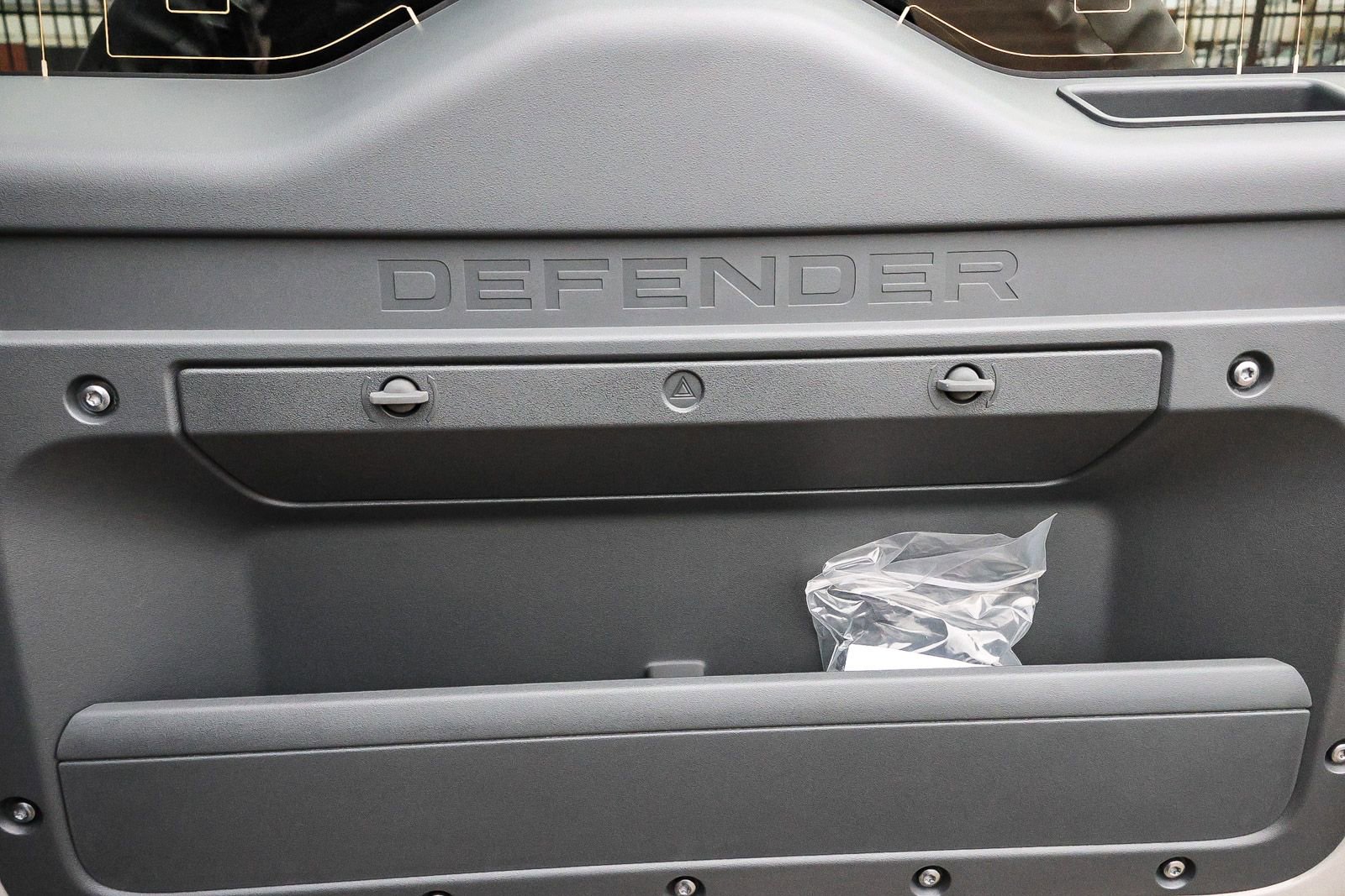 New 2026 Land Rover Defender 110 X-Dynamic SE image 27